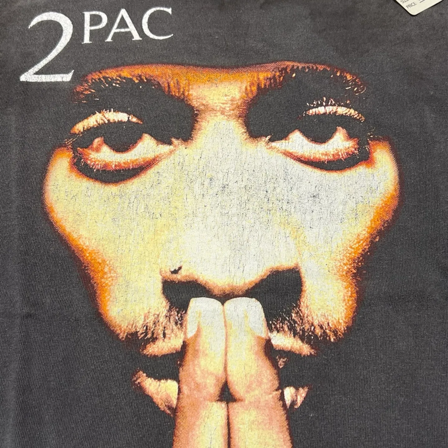 SAINT Mxxxxxx × 2PAC 2PC_SS TEE/2PAC/BLK 2PAC co-branded model 2PAC character TEE washed black S-XL A blockbuster co-branded project by the legendary hip-hop artist 2PAC The printing part refers to the iconic graphics on the cover of 2PAC's albums "R U Still Down" and "Shakur" The entire garment is rewashed and distressed/holes processed Printing cracked effect The ceiling of New Vintage 2PAC powder is a must-have